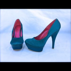 ❣️Price DROP ⬇️ Fabulous turquoise heels 002